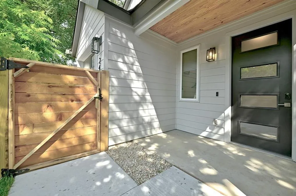 Photo 5 of 2405 E 11TH ST #2
