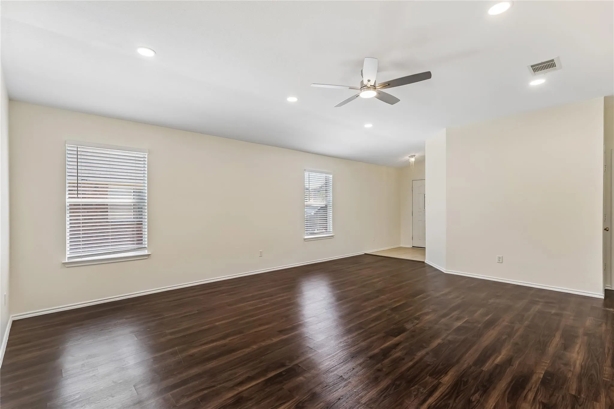 Photo 4 of 505 WASHINGTON SQUARE DR #1D