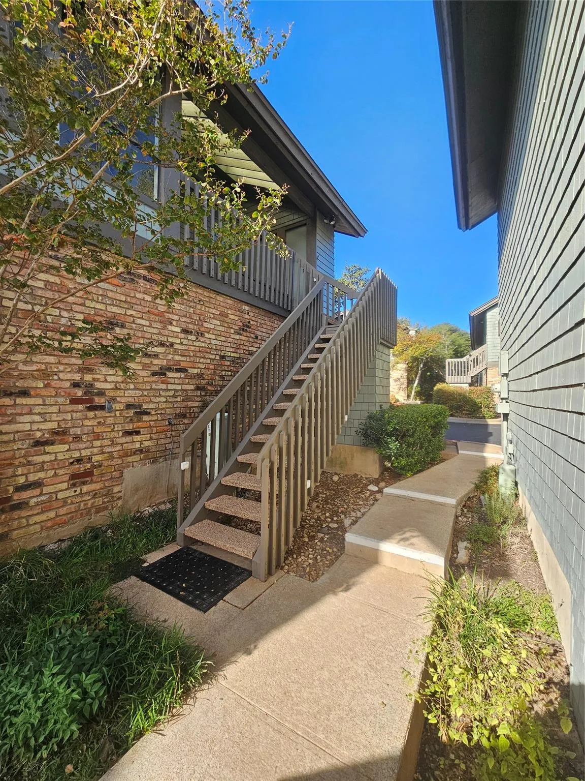 Photo 4 of 7122 WOOD HOLLOW DR #22