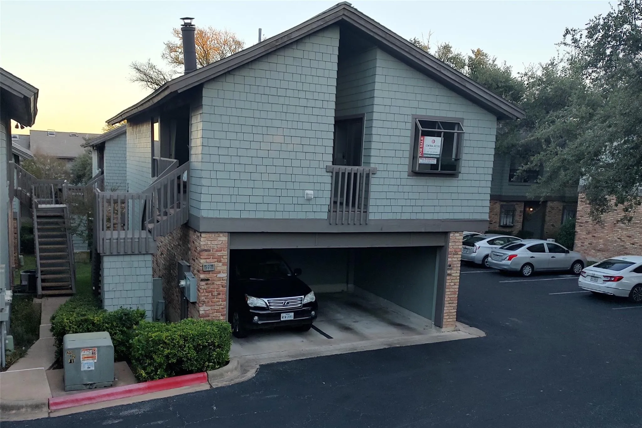 Photo 3 of 7122 WOOD HOLLOW DR #22