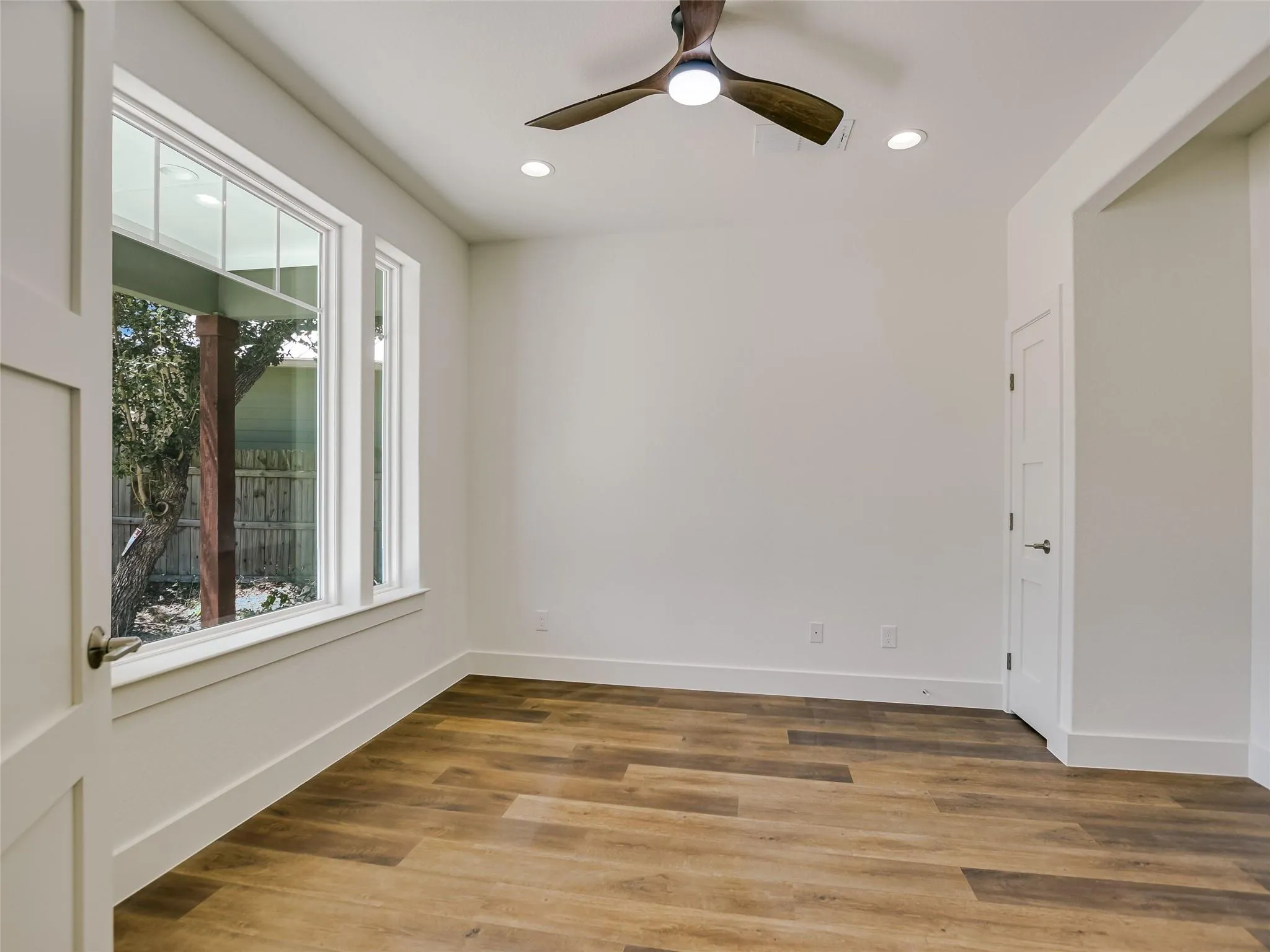 Photo 4 of 13 ROCK HOLLOW CIR