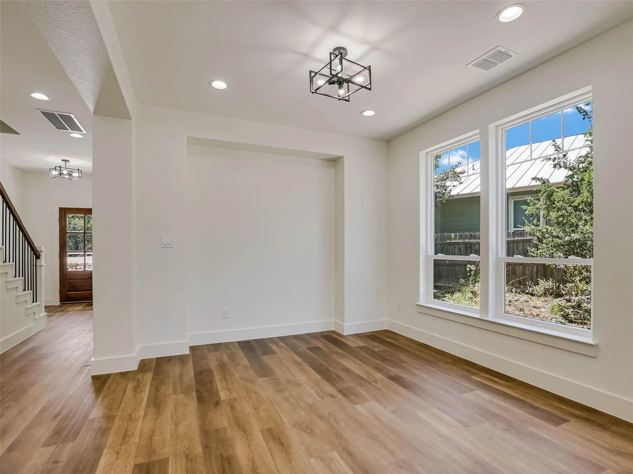 Photo 5 of 13 ROCK HOLLOW CIR