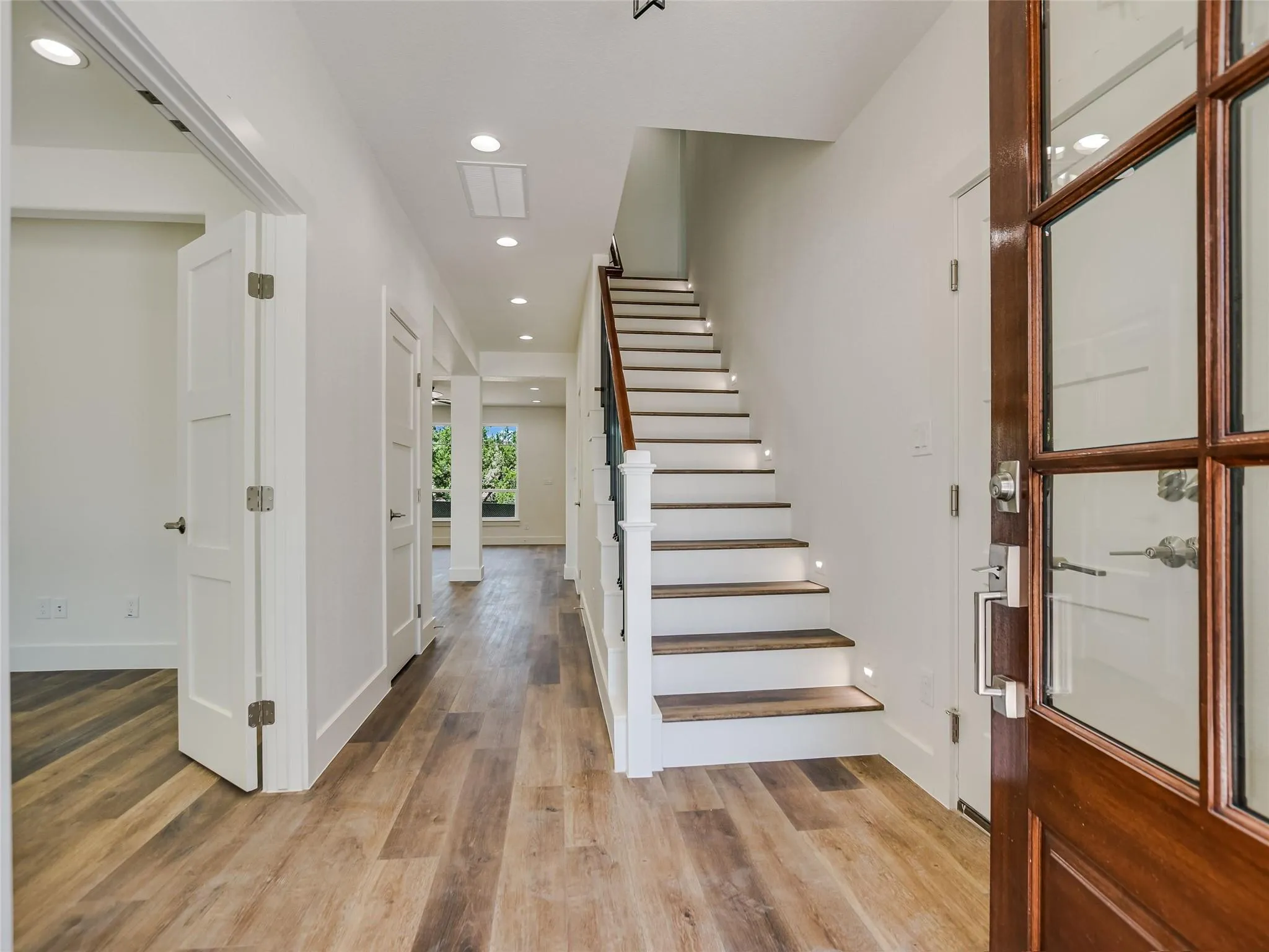 Photo 3 of 13 ROCK HOLLOW CIR