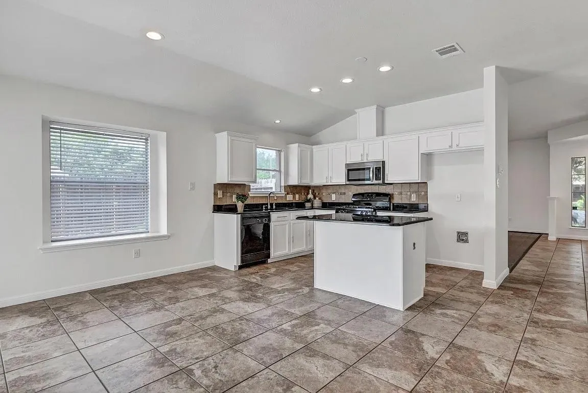 Photo 4 of 16601 JADESTONE DR