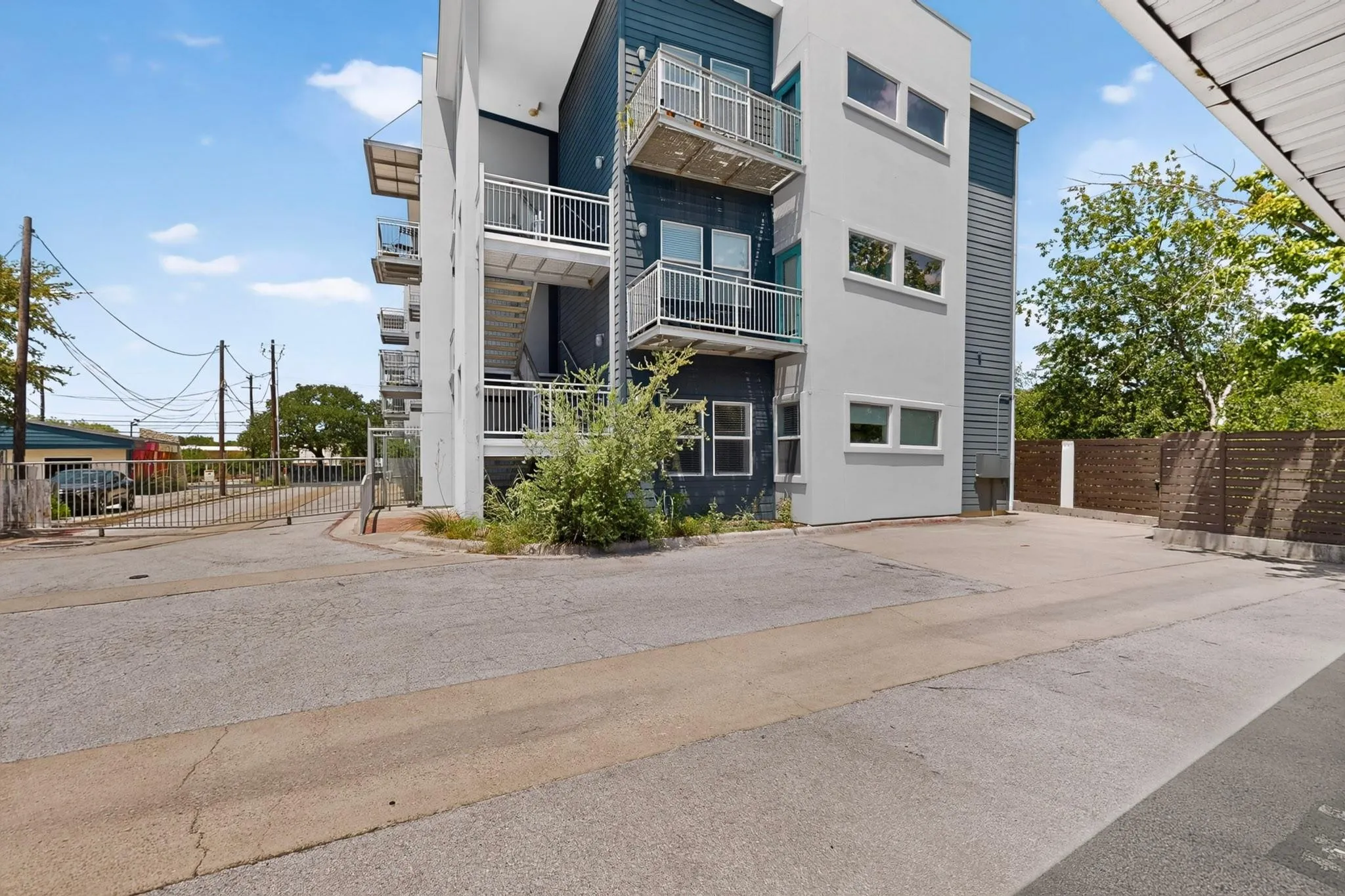 Photo 3 of 2931 E 12TH ST #206