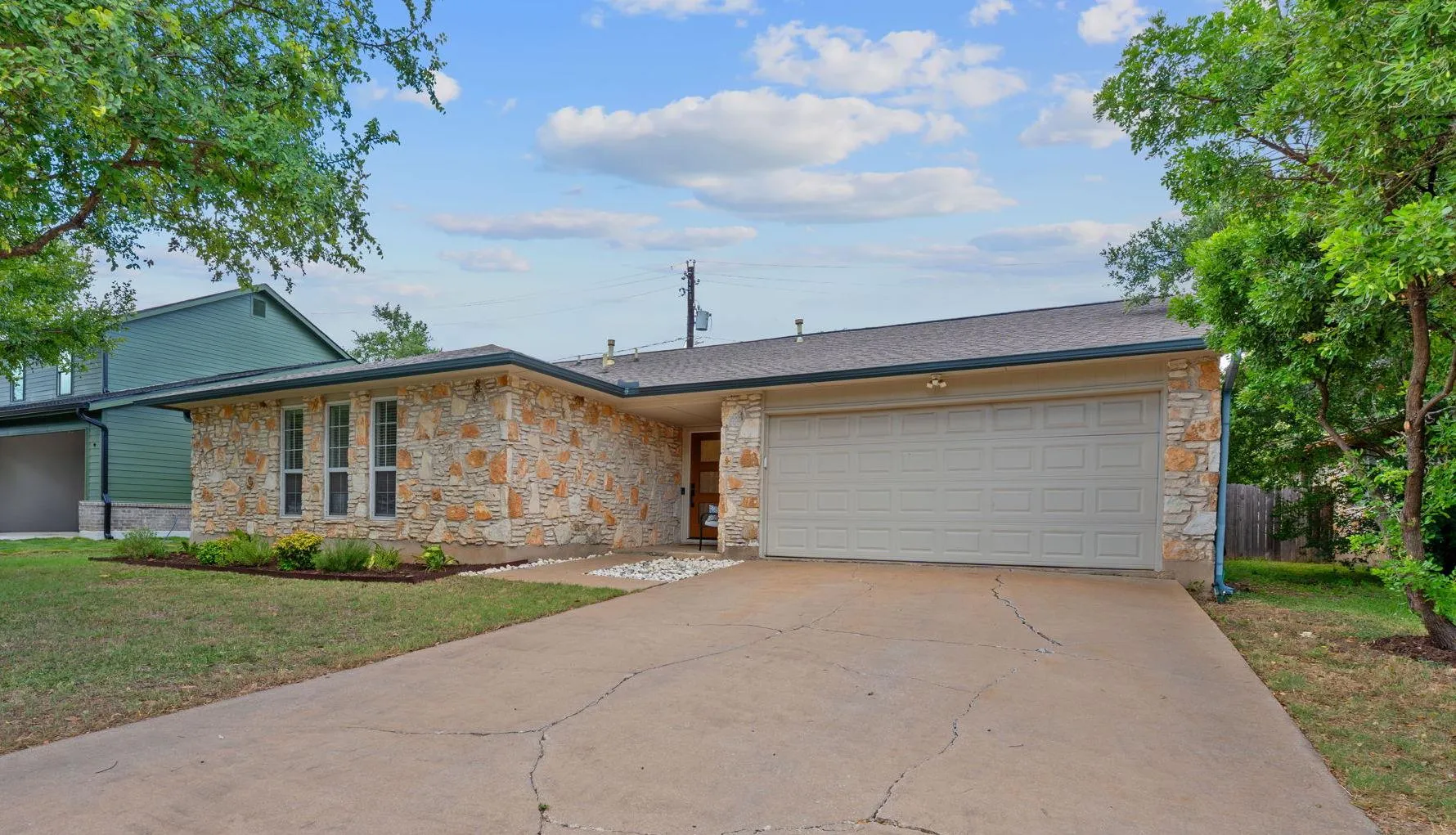 Photo 3 of 6008 SMITH OAK TRL
