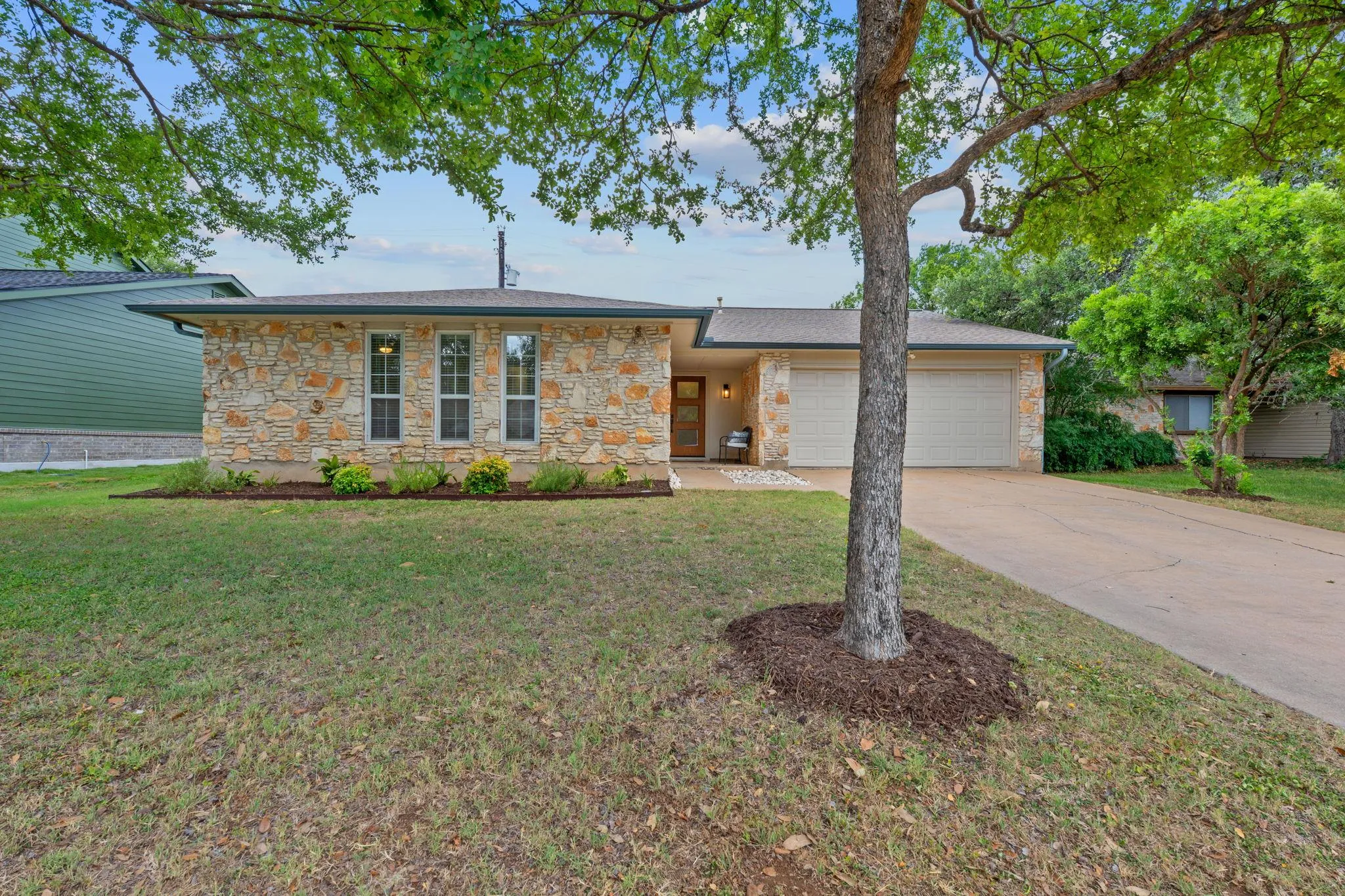 Photo 2 of 6008 SMITH OAK TRL