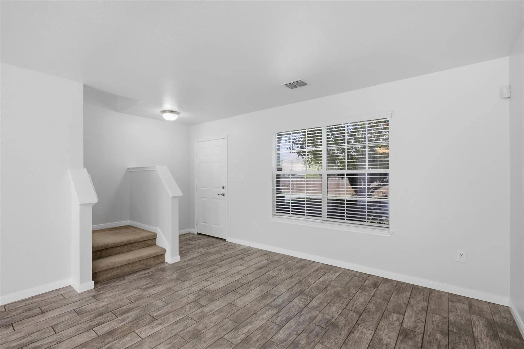 Photo 4 of 12704 SAINT THOMAS DR