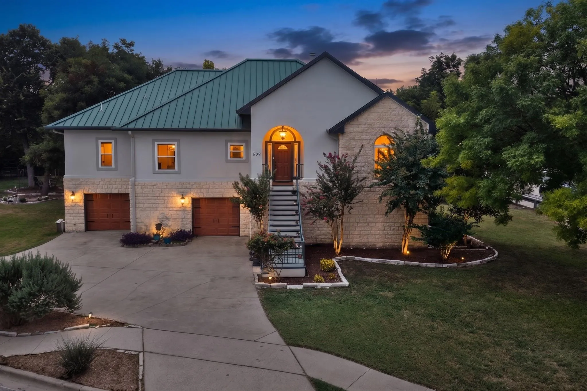 Photo of 609 S LAKE CREEK DR, Round Rock, TX, 78681