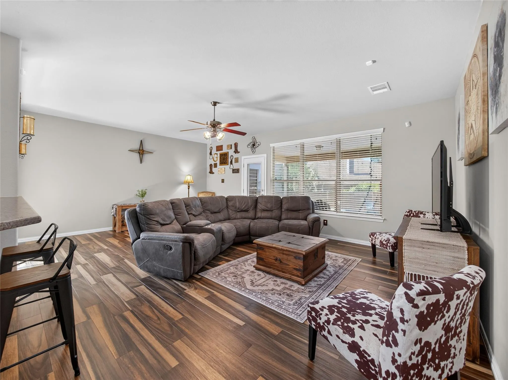 Photo 5 of 4711 MADRID DR