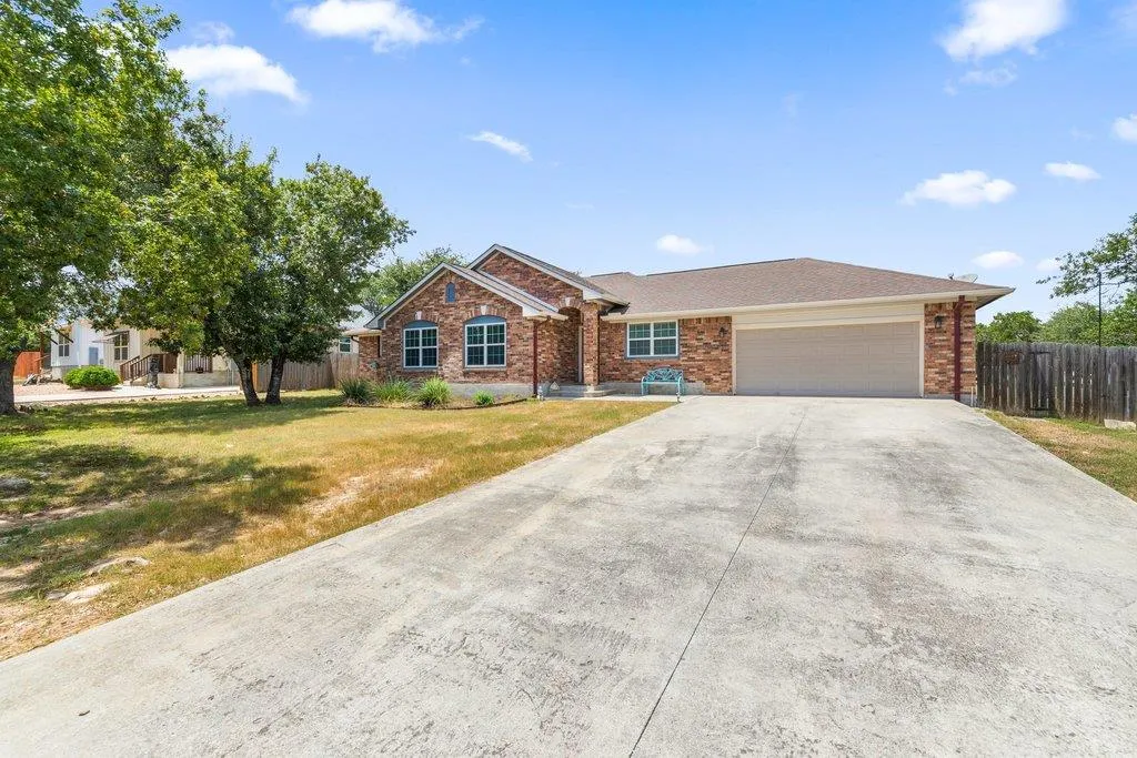 Photo 2 of 8 STONE CREEK CIR