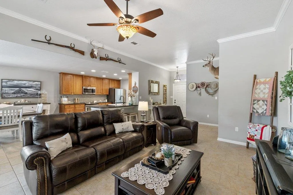 Photo 3 of 8 STONE CREEK CIR