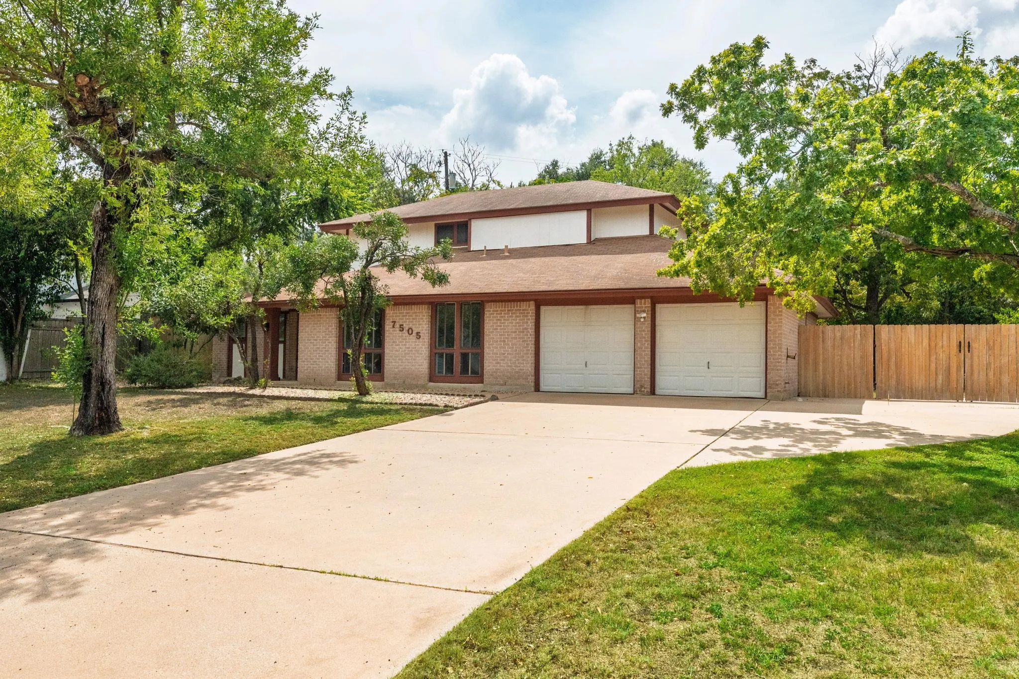Photo 2 of 7505 HILL MEADOW CIR