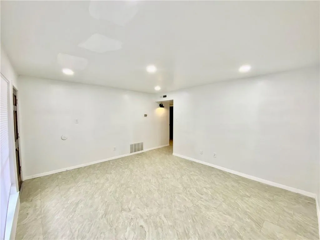 Photo 3 of 6910 HART LN #403