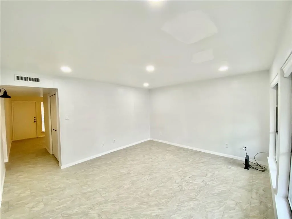 Photo 2 of 6910 HART LN #403