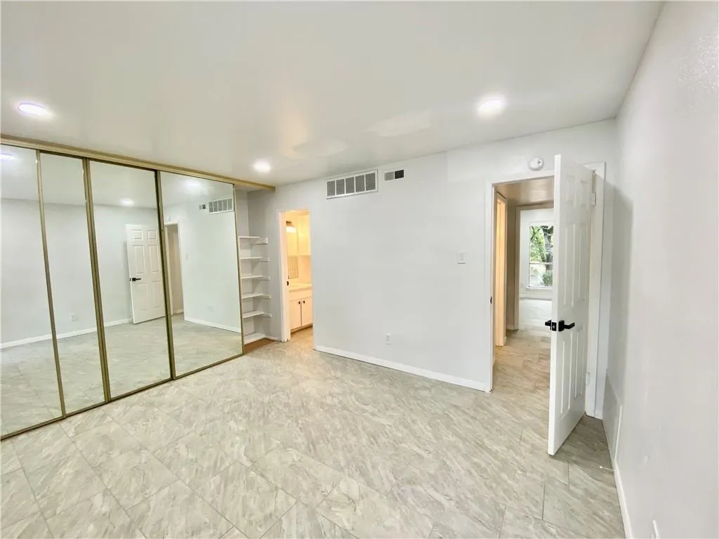 Photo 5 of 6910 HART LN #403