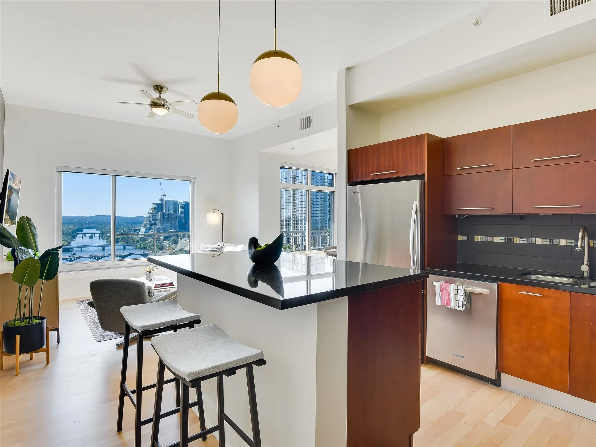 Photo 4 of 603 DAVIS ST #2001