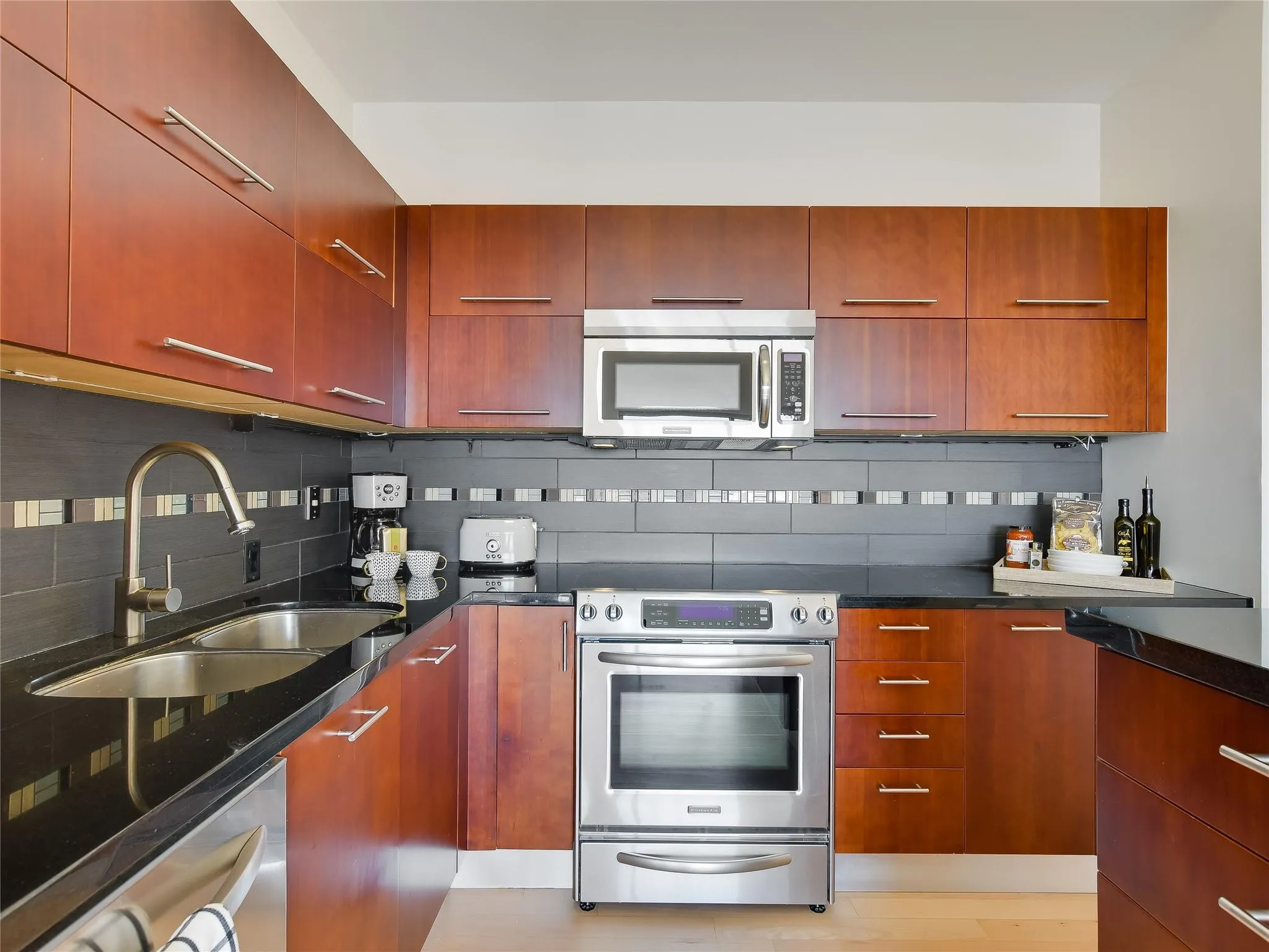 Photo 3 of 603 DAVIS ST #2001