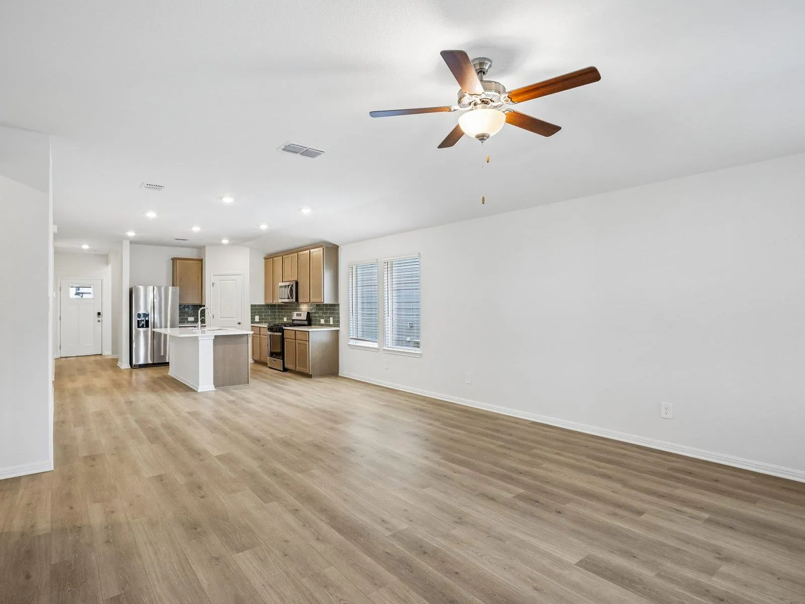 Photo 3 of 132 WOODBROOK DR