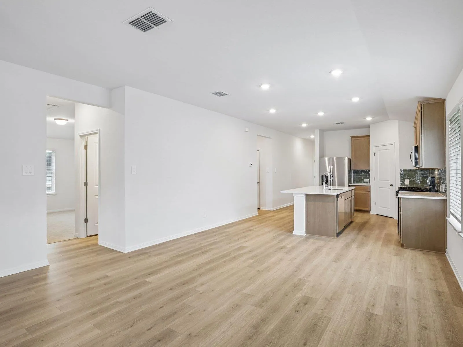 Photo 5 of 132 WOODBROOK DR