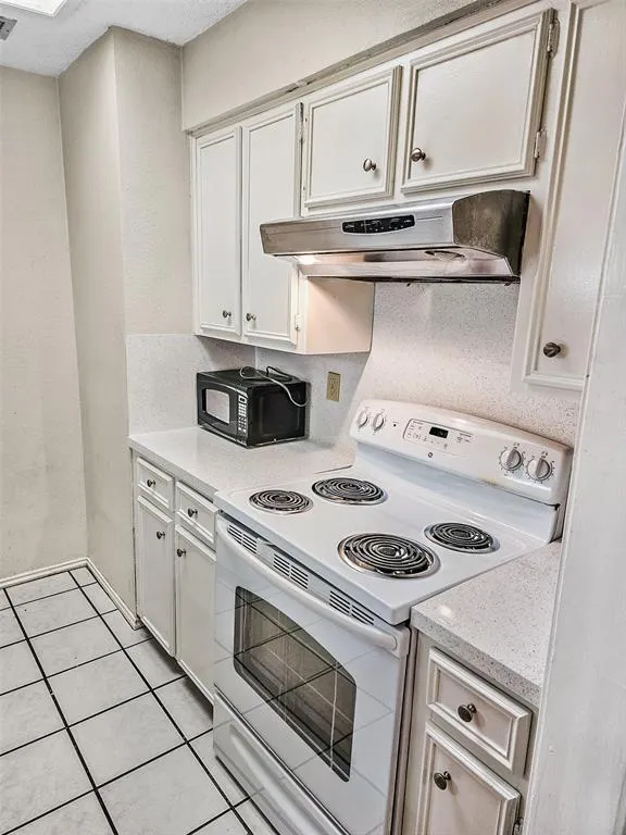 Photo 3 of 2706 SALADO ST #303