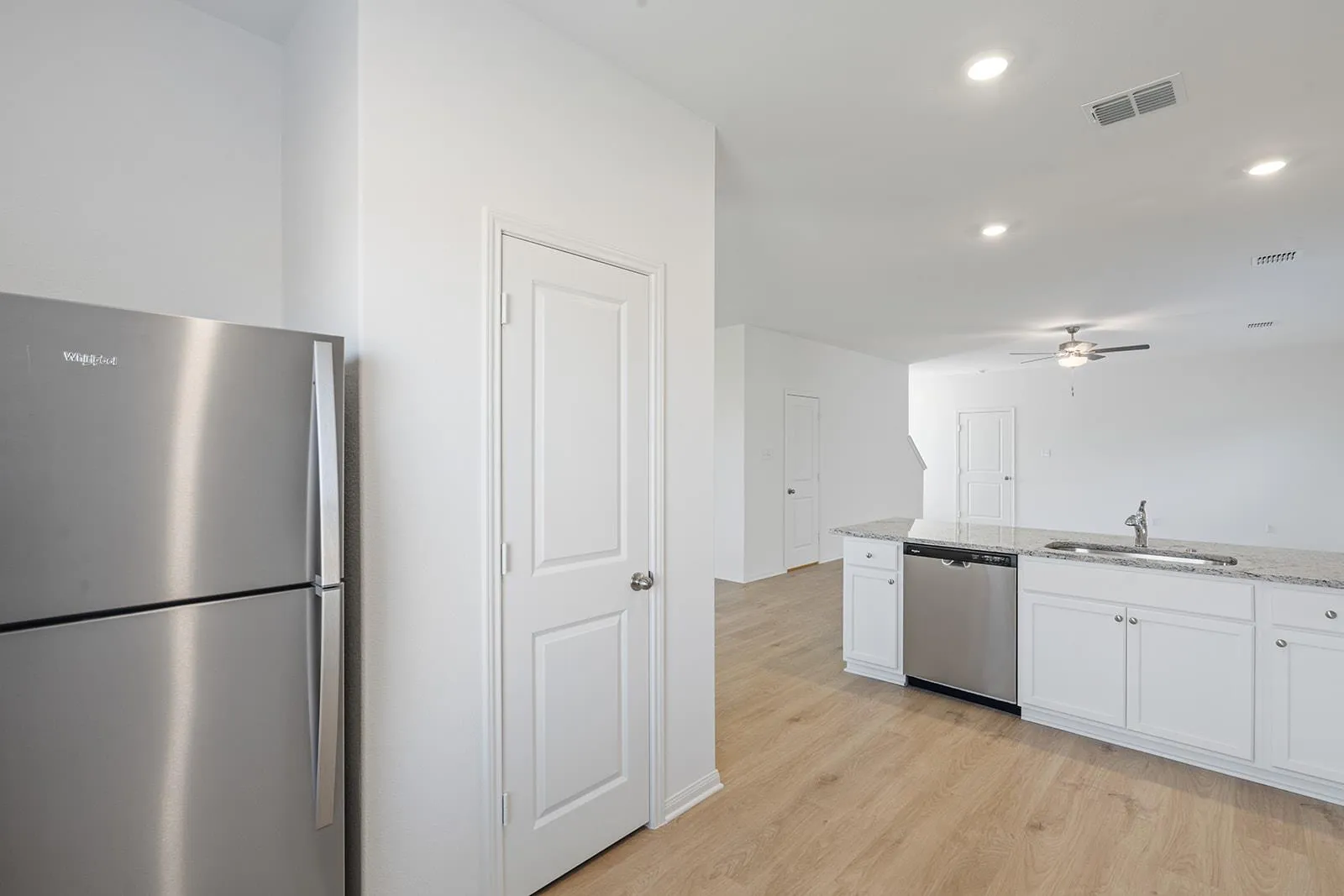 Photo 3 of 261 W LUNA BLUE LN