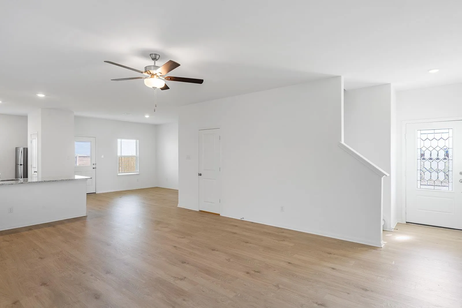 Photo 4 of 261 W LUNA BLUE LN
