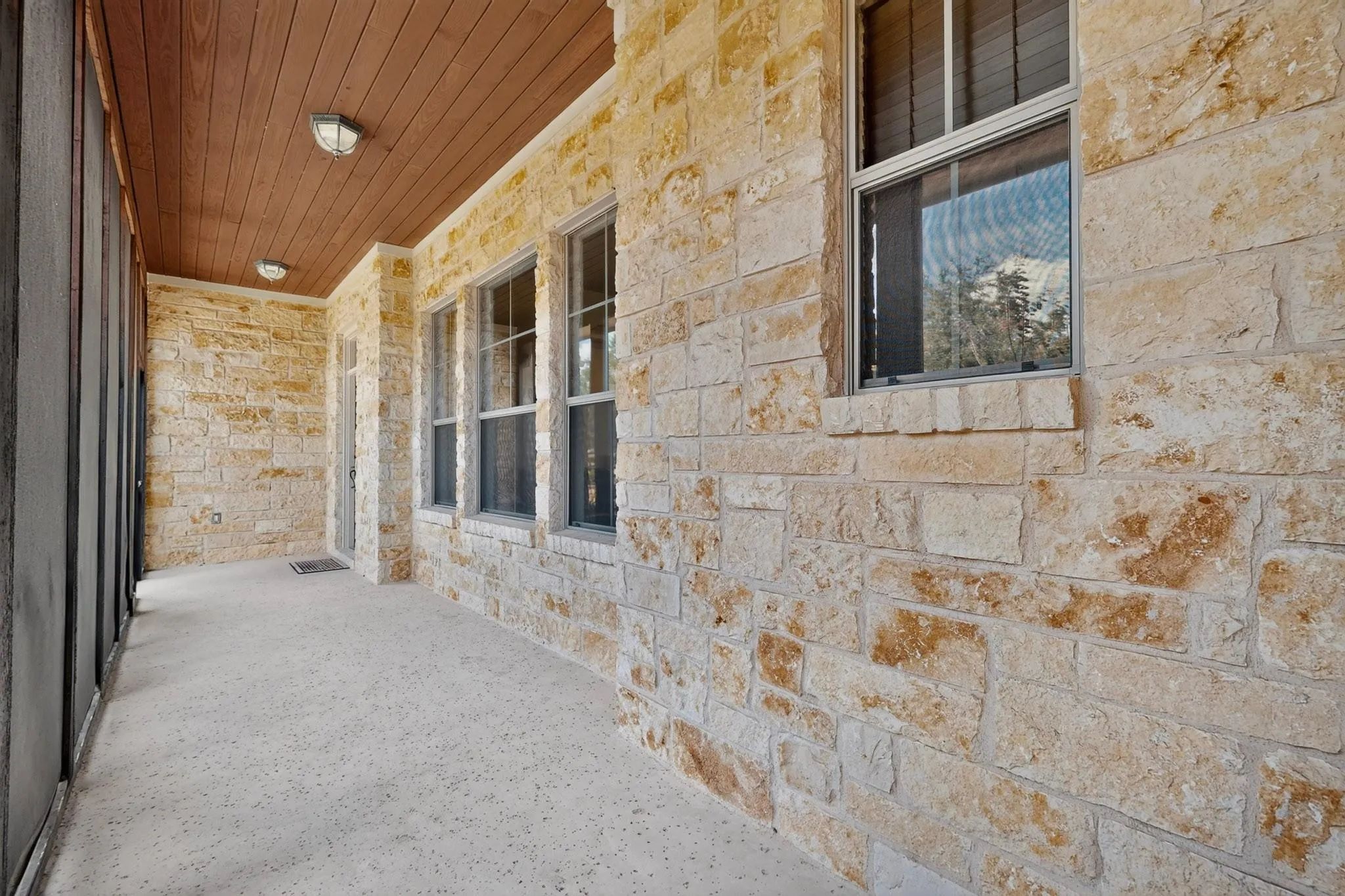 Photo 5 of 302 HIGH PLAINS DR