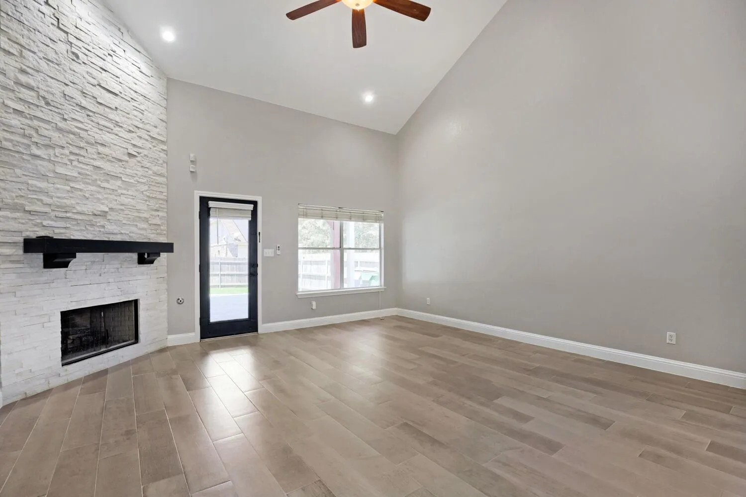 Photo 4 of 18652 E DRY POND DR