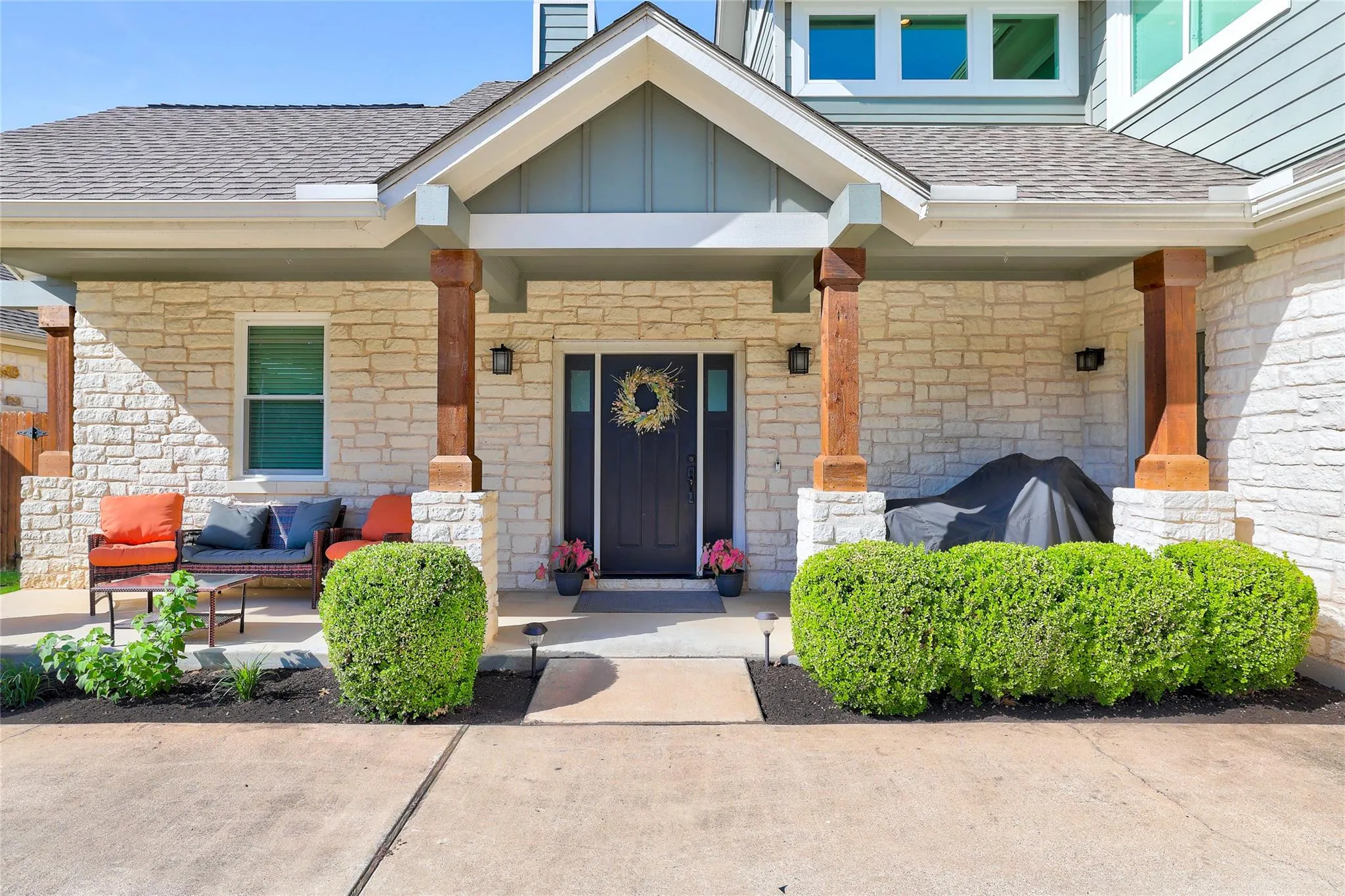 Photo 4 of 555 RIVER BLUFF CIR