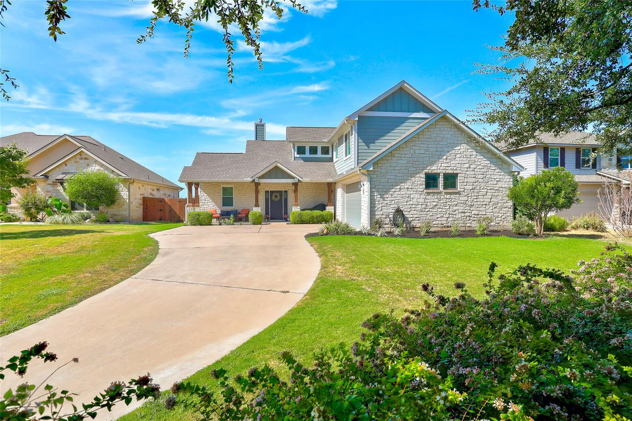 Photo 3 of 555 RIVER BLUFF CIR