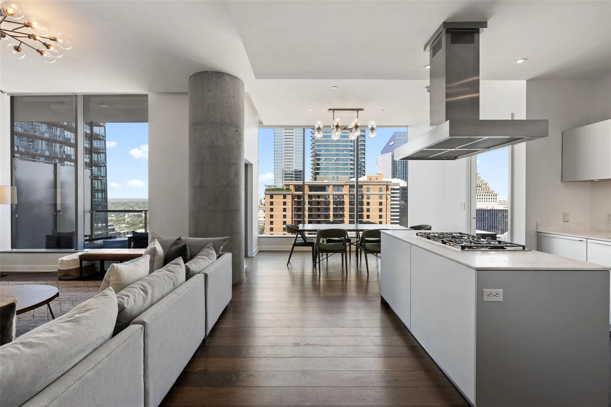 Photo 3 of 210 LAVACA ST #2311