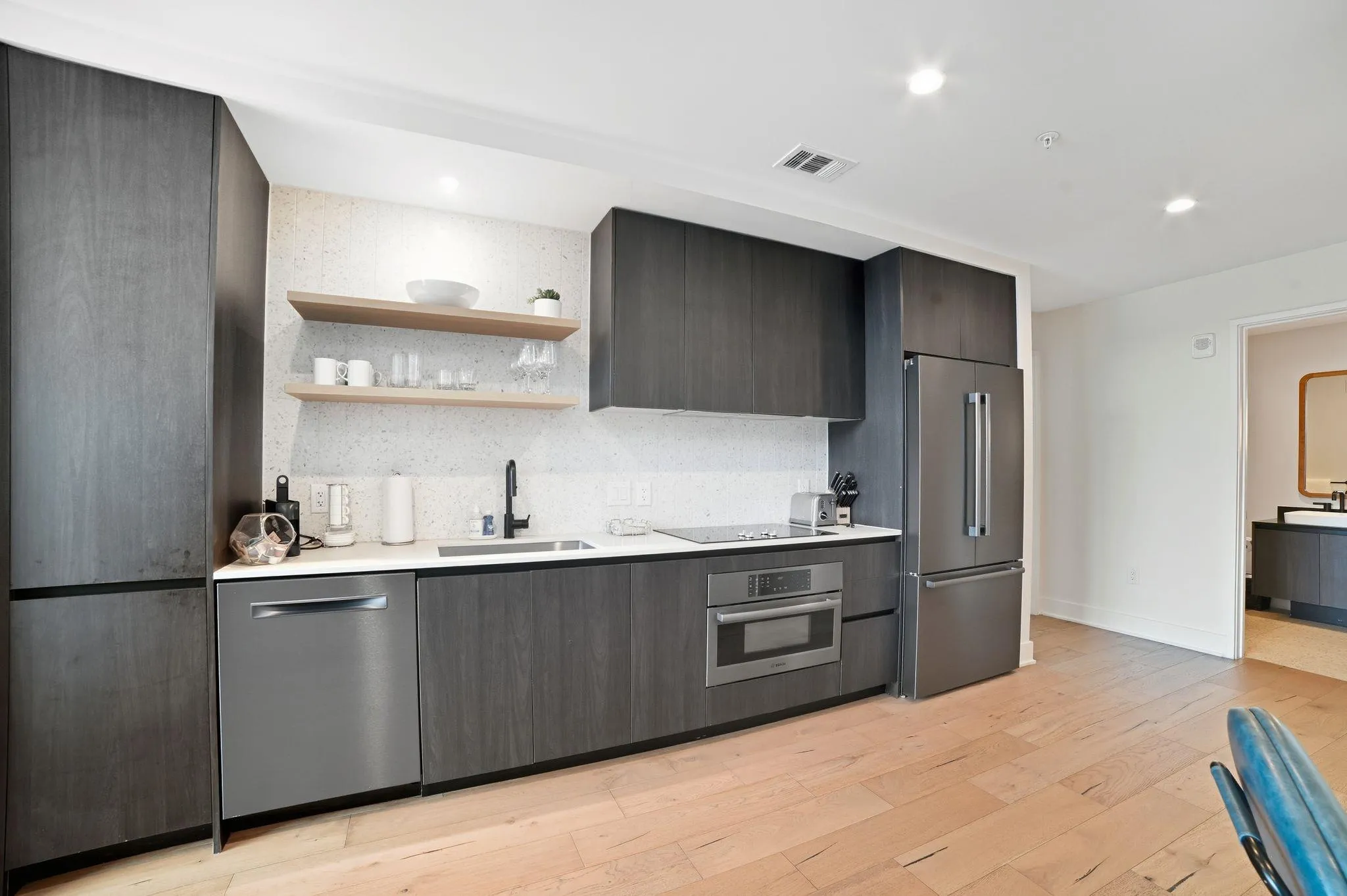 Photo 4 of 48 EAST AVE #1301