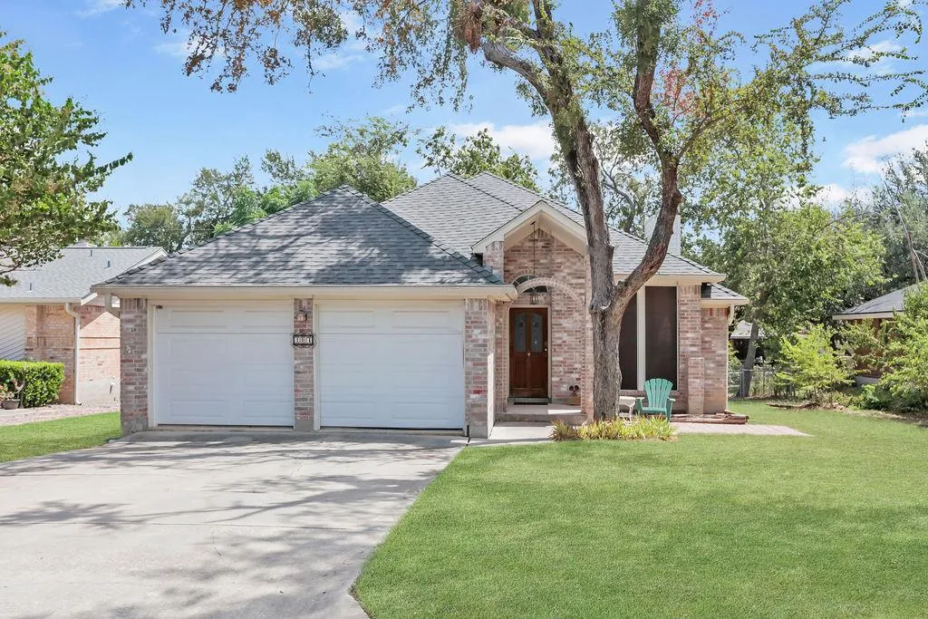 Photo of 304 WOODSTONE DR, Georgetown, TX, 78628
