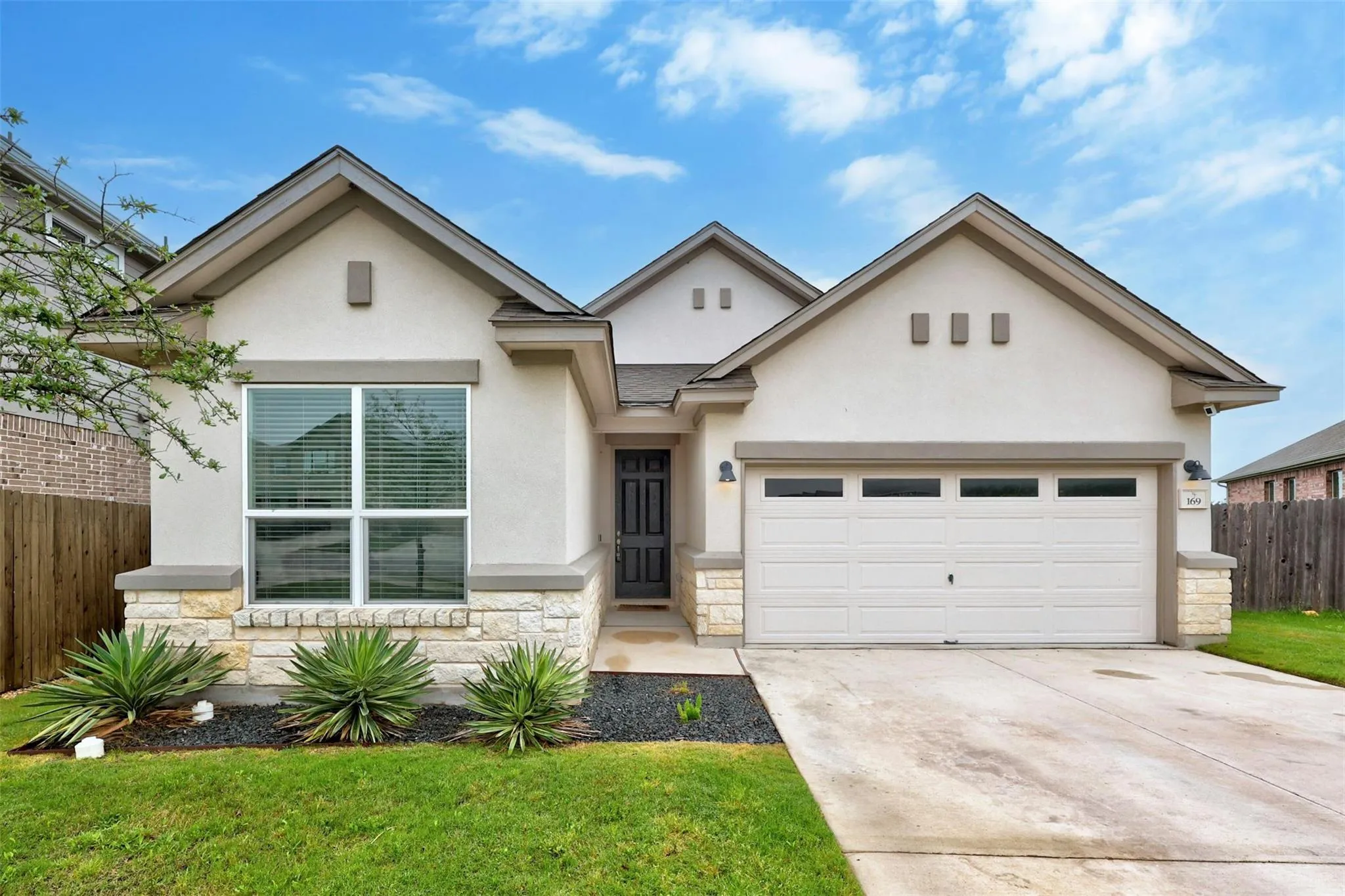 Photo 3 of 169 KULMBACHER DR