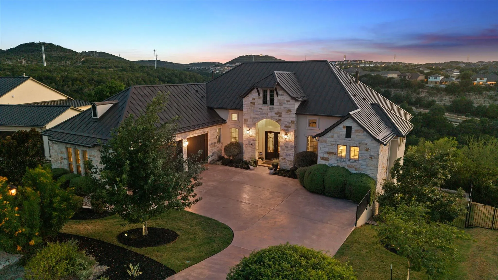 Photo of 321 BISSET CT, Austin, TX, 78738