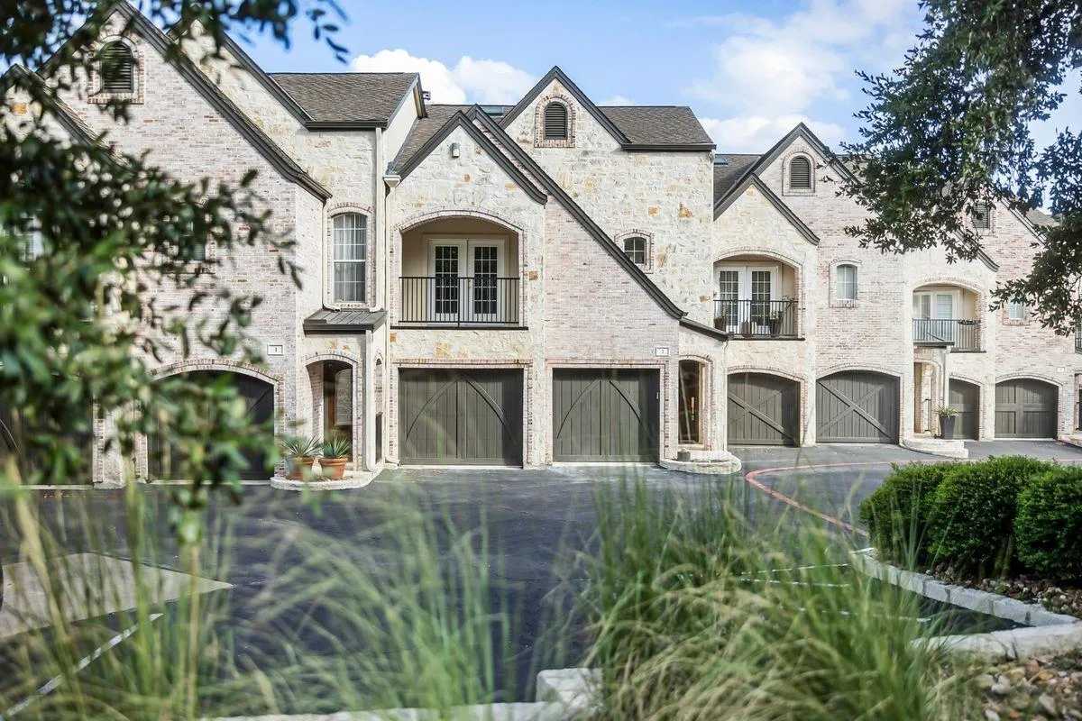 Photo 2 of 1701 SPYGLASS DR #2
