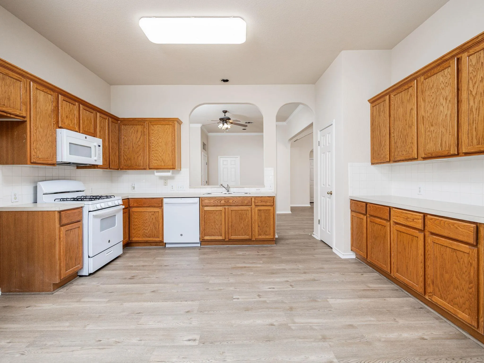 Photo 3 of 1216 HEPPNER DR