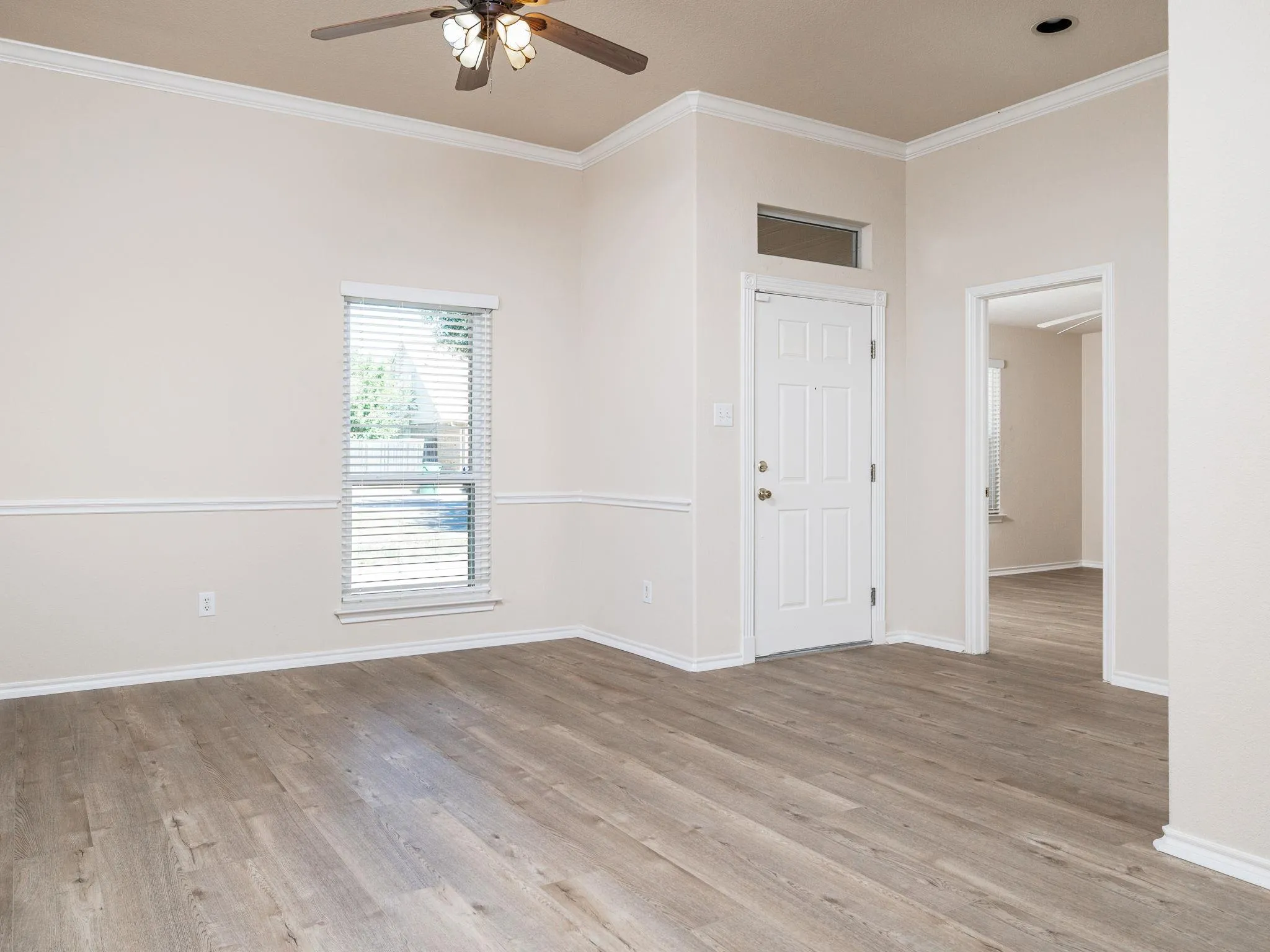Photo 4 of 1216 HEPPNER DR