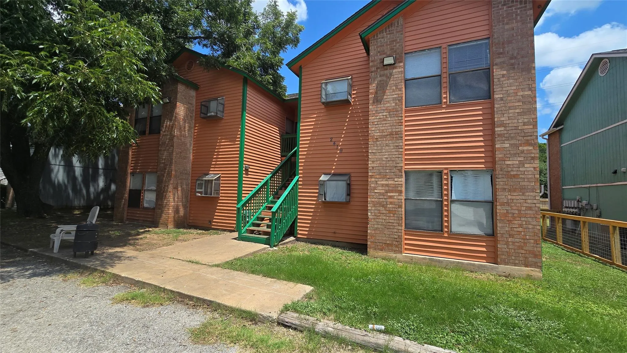 Photo 3 of 2419 W SLAUGHTER LN