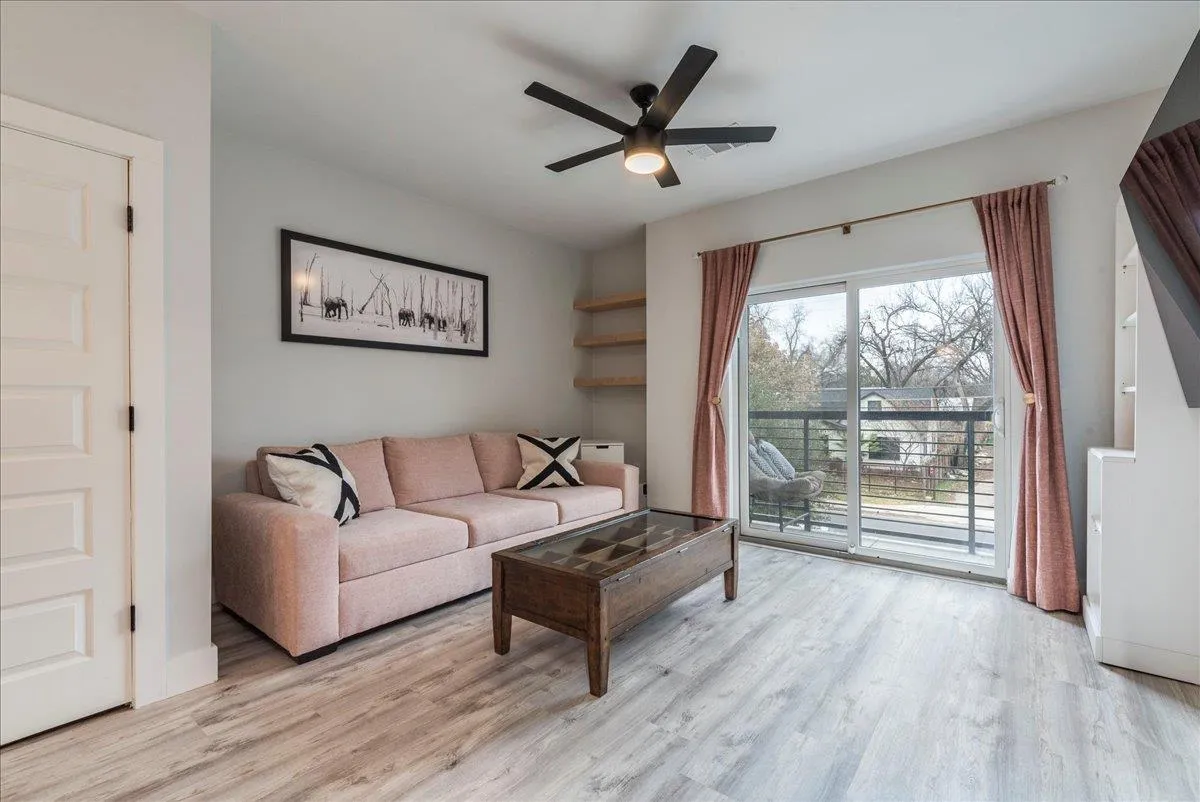 Photo 5 of 3101 GOVALLE AVE #220