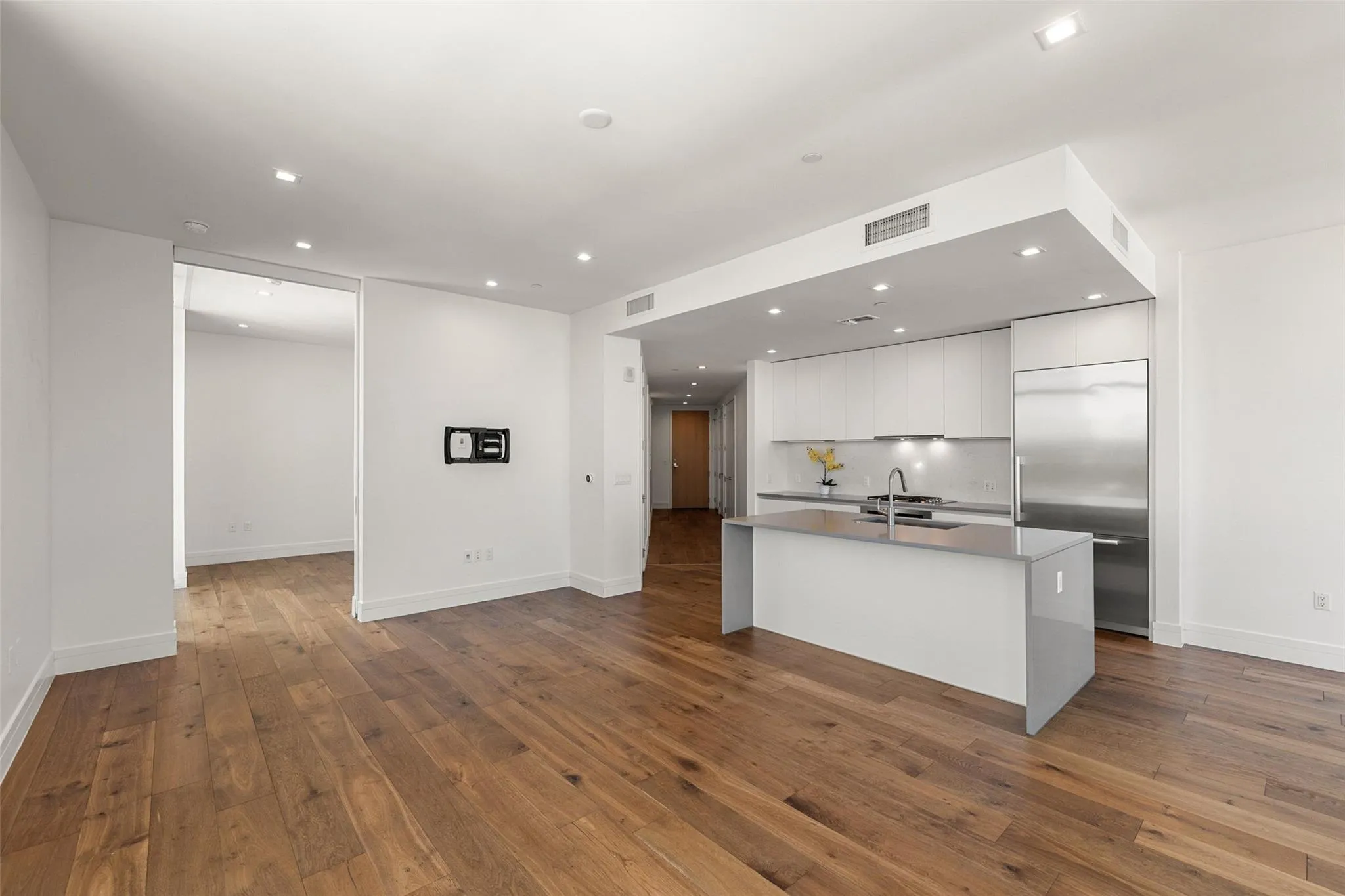 Photo 5 of 501 WEST AVE #1304