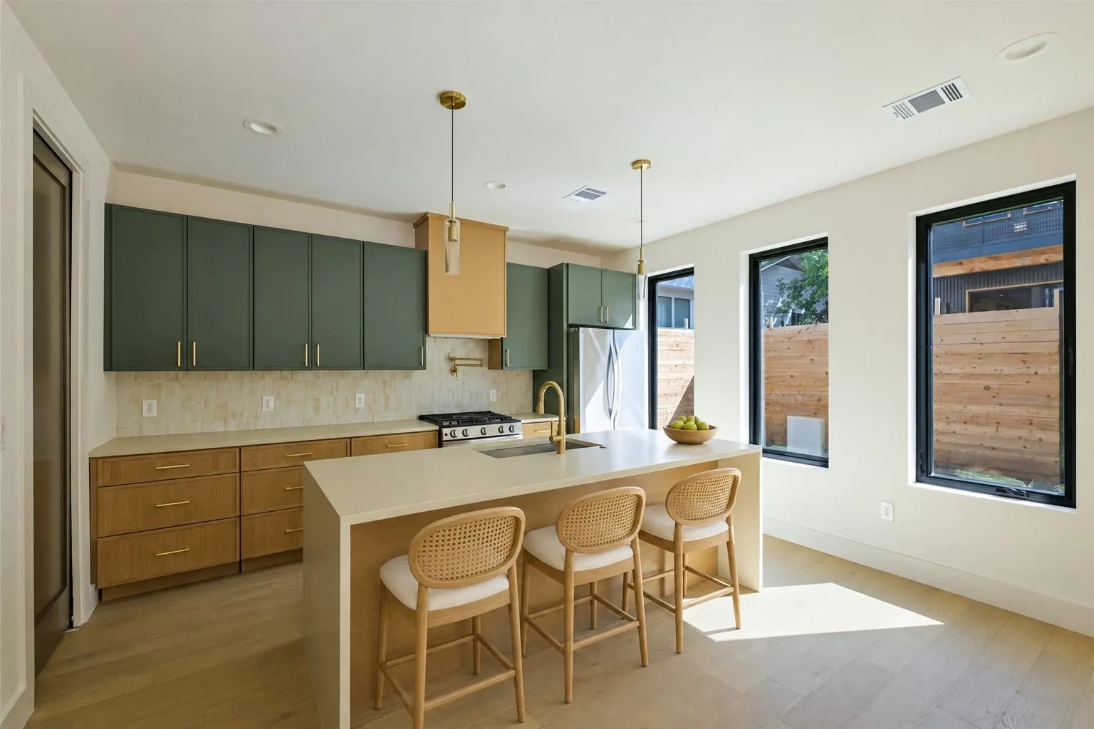 Photo 4 of 1606 CEDAR AVE #B