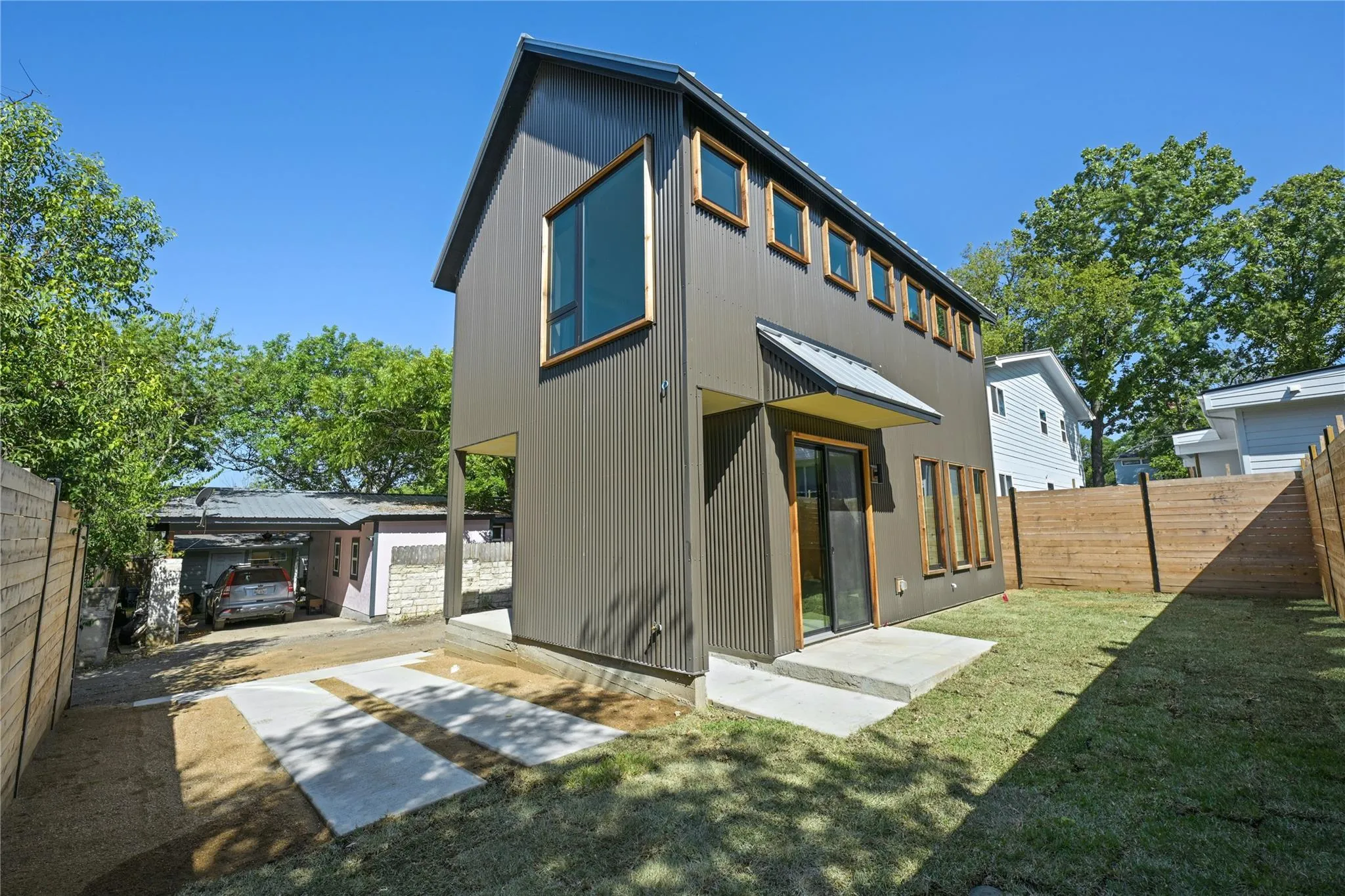 Photo 2 of 1606 CEDAR AVE #B