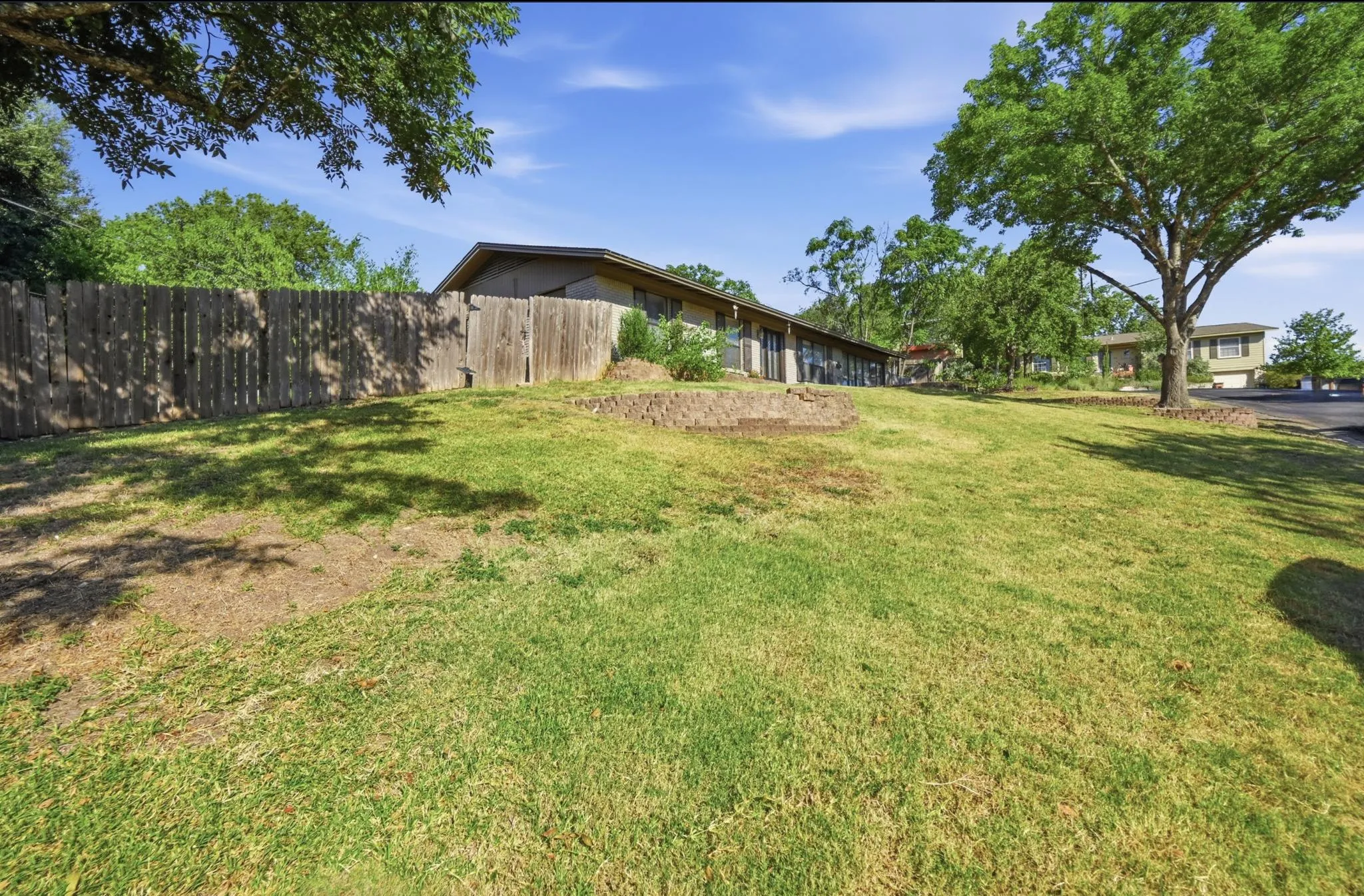 Photo 5 of 2600 OAKHAVEN DR