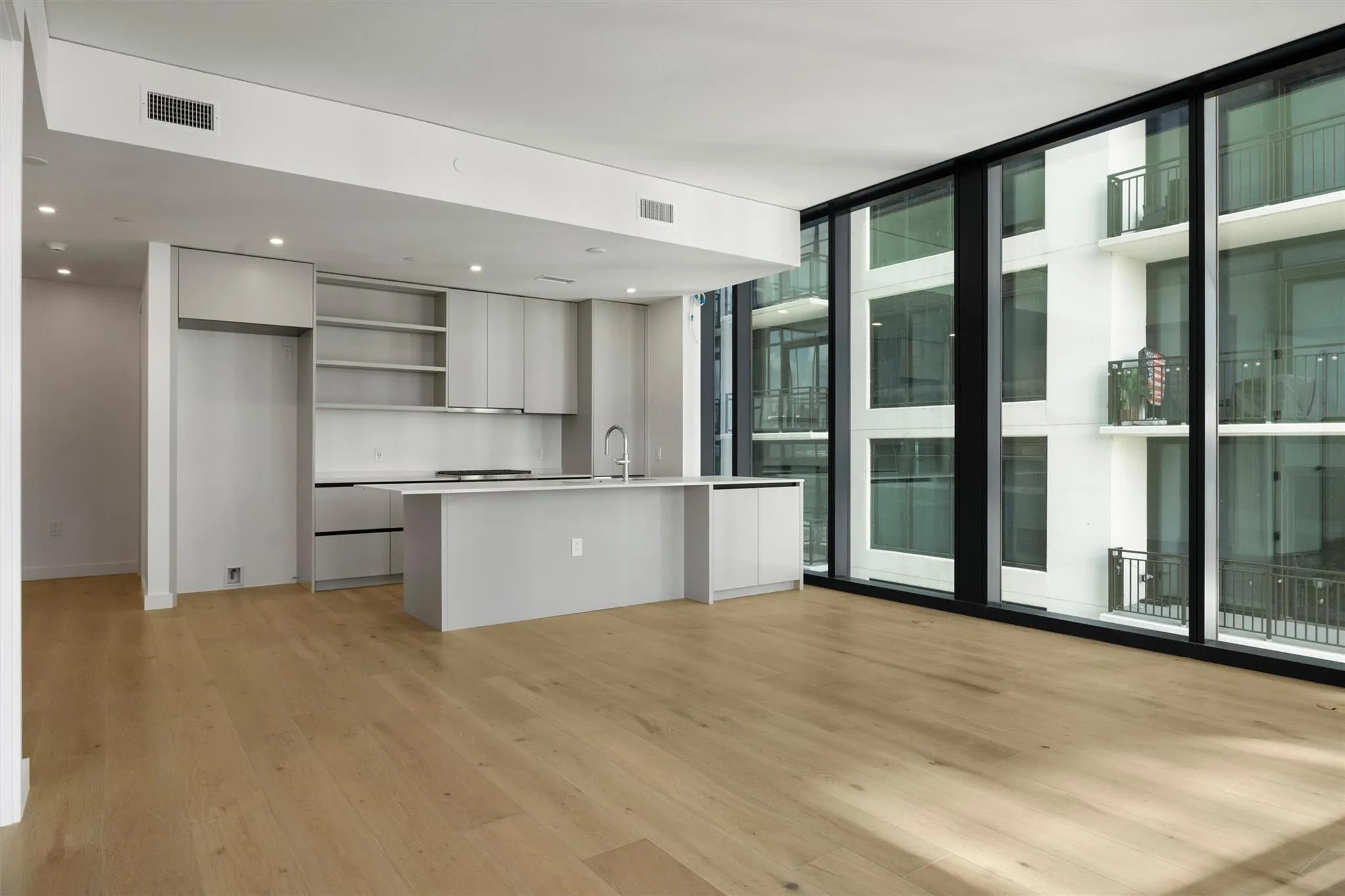 Photo 2 of 610 DAVIS ST #2408