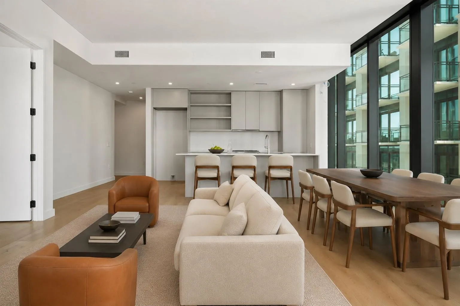 Photo 2 of 610 DAVIS ST #2408