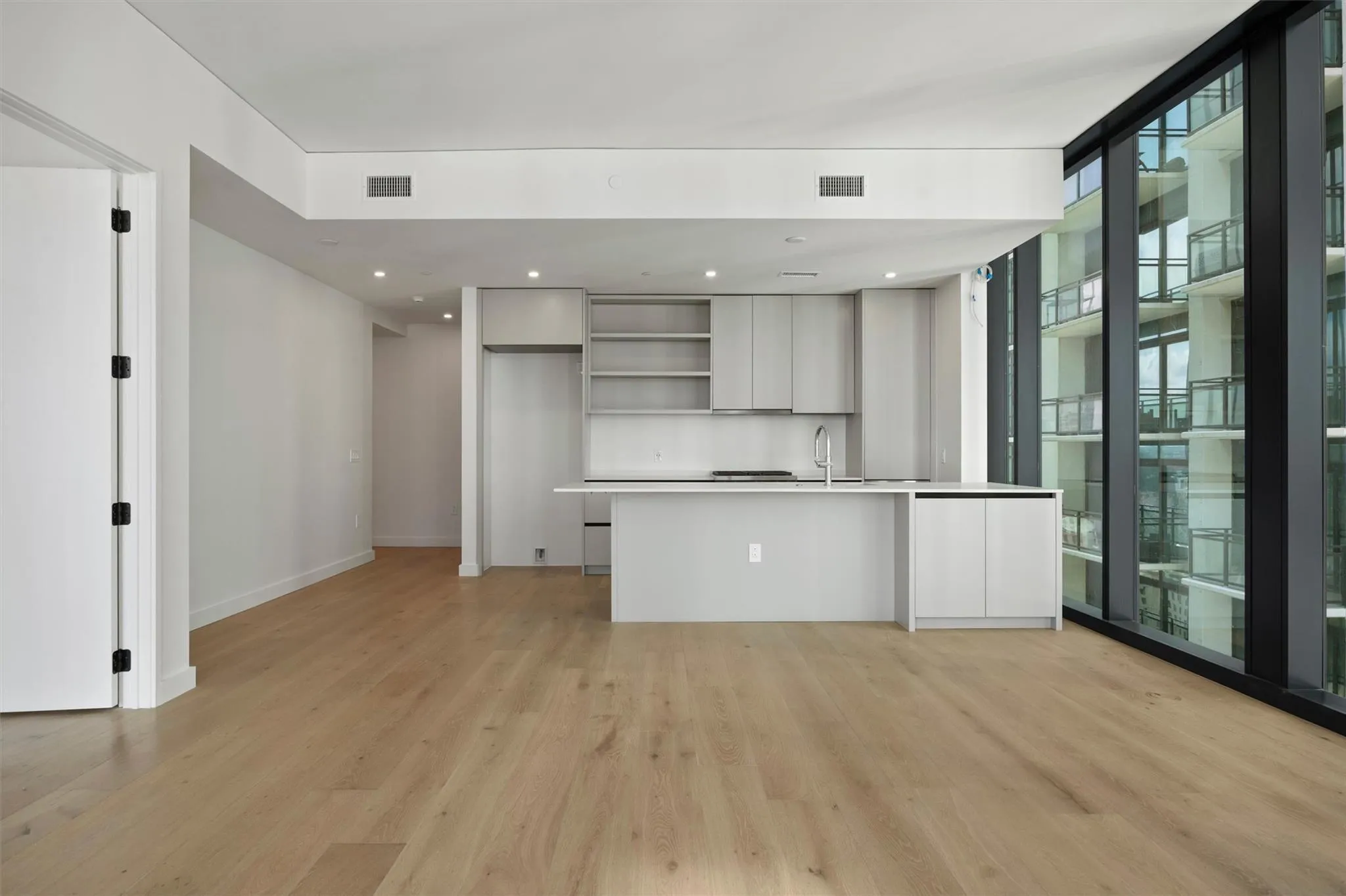 Photo 3 of 610 DAVIS ST #2408