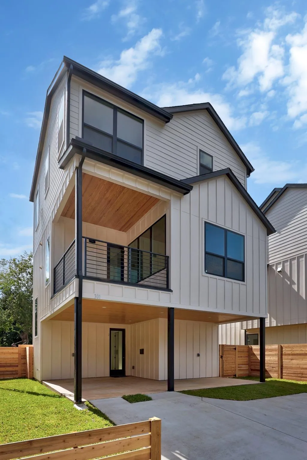 Photo of 301 N PLEASANT VALLEY RD #2, Austin, TX, 78702