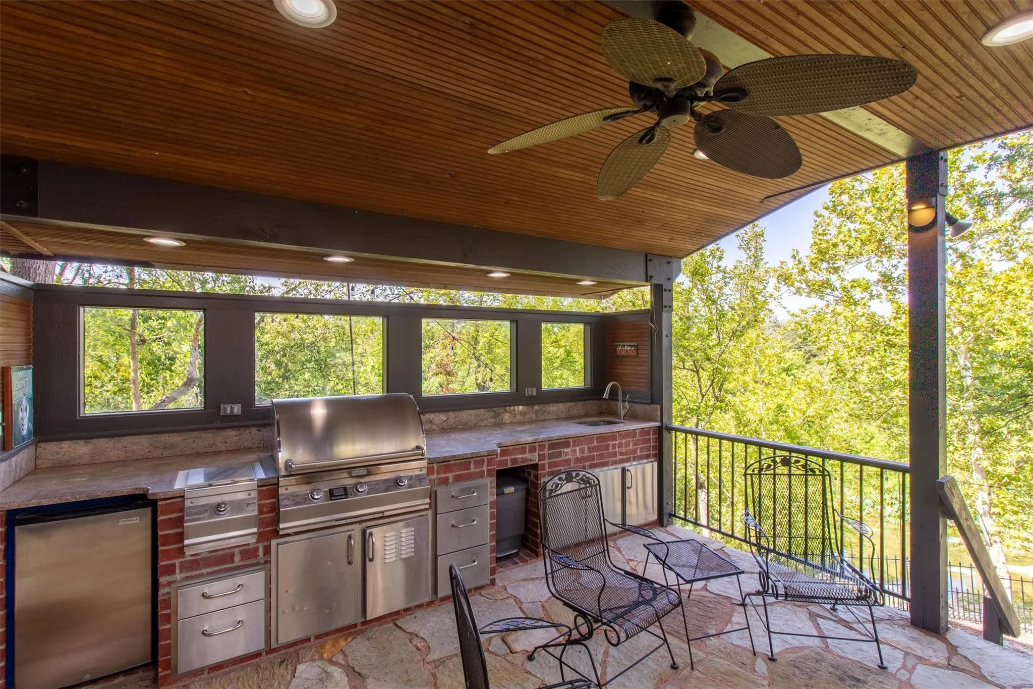 Photo 5 of 1701 JOHNSON WAY